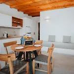Galazio Suites, Serifos 4* Livadakia