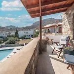 Galazio Suites, Serifos 4* Λιβαδάκια