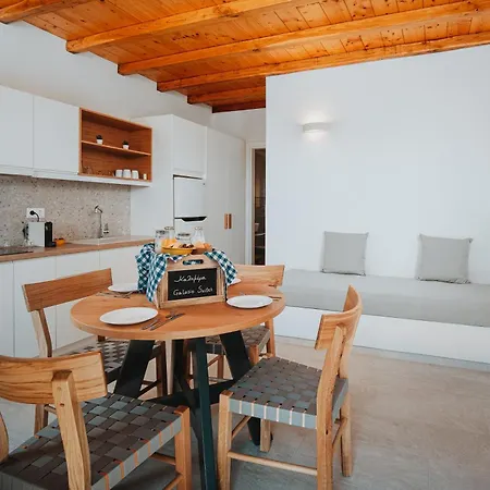 Galazio Suites, Serifos 4* Livadakia